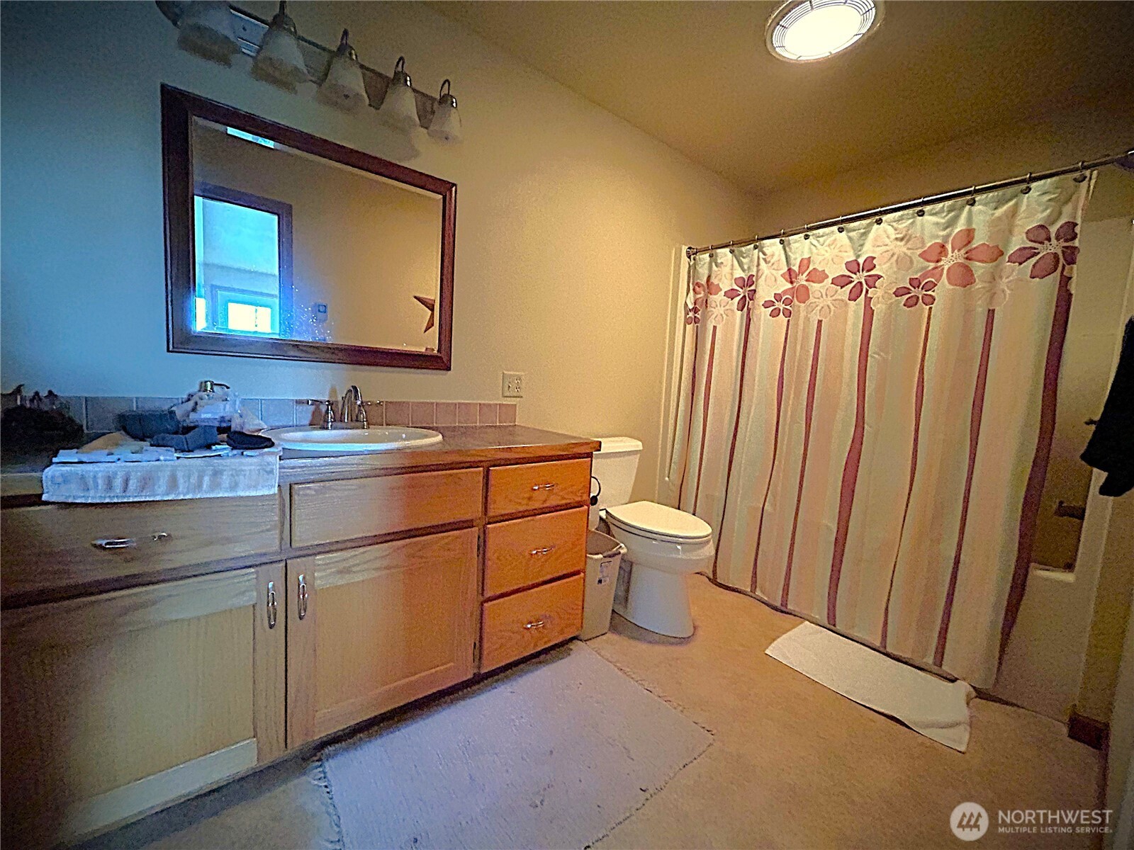 1925 Hampton Road Everson, WA 98247 - Photo 8 of 40 a bathroom with a toilet sink and mirror