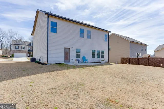 a view of a house with a outdoor space