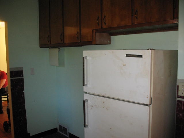 4065 North Linden Road Flint, MI 48504 - Photo 8 of 34 31394459-7.JPG