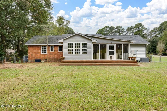 $215,000 | 214 Elm Street, Warsaw, NC 28398