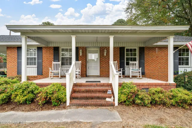 $215,000 | 214 Elm Street, Warsaw, NC 28398