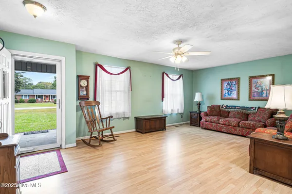 $215,000 | 214 Elm Street, Warsaw, NC 28398