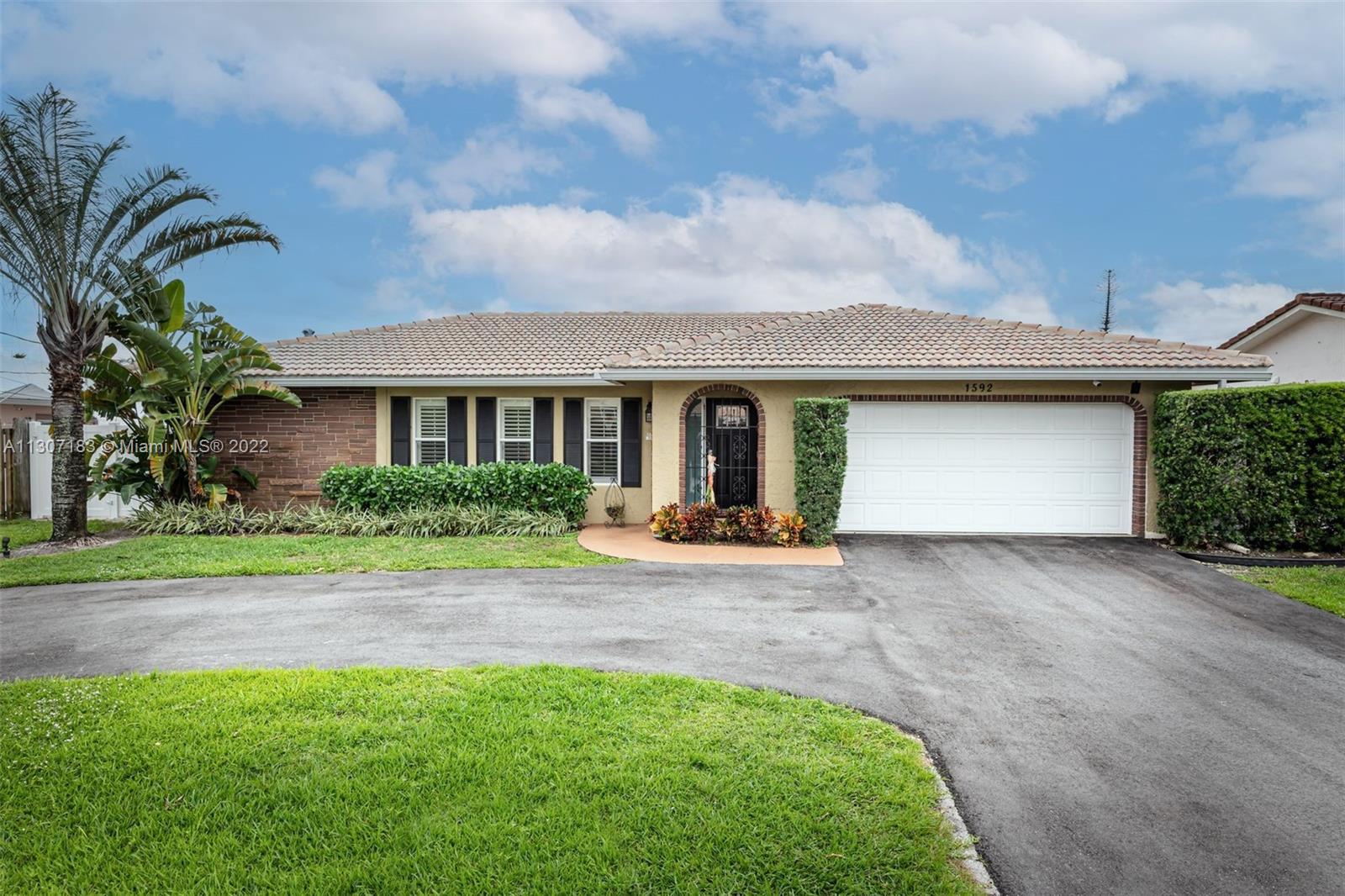 1592 Northwest 8th Street Boca Raton, FL 33486 - Photo 2 of 35