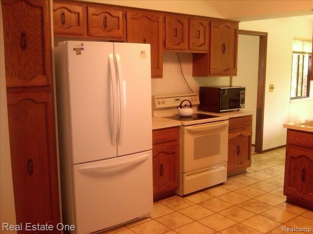 2600 Powderhorn Ridge Road Rochester, MI 48309 - Photo 8 of 24 Kitchen appliances included