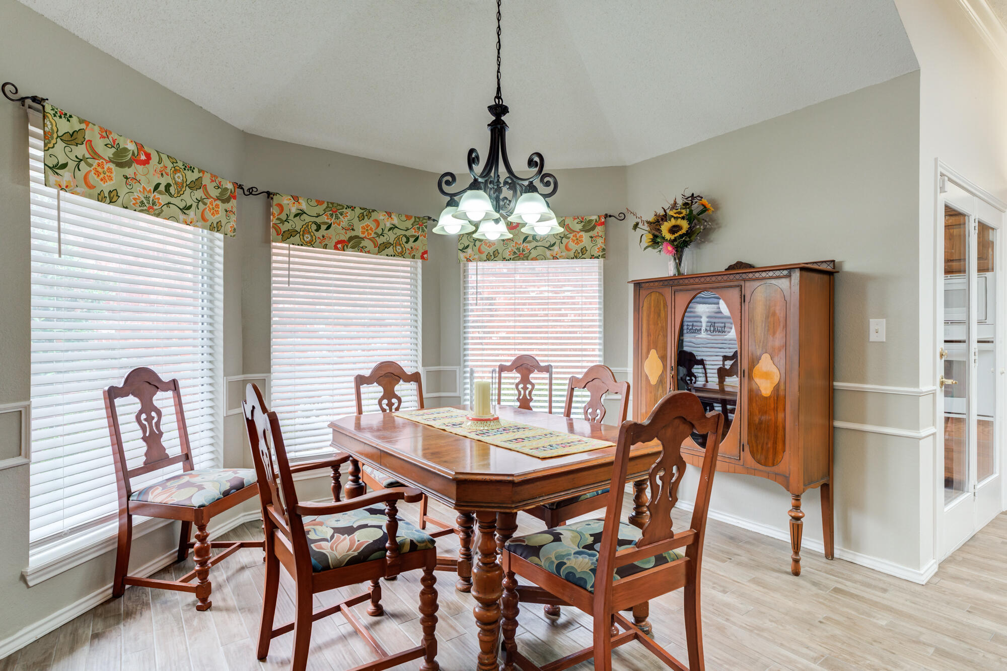 6908 Freeport Avenue Lubbock, TX 79424 - Photo 12 of 44 a view of a dining room with furniture and window