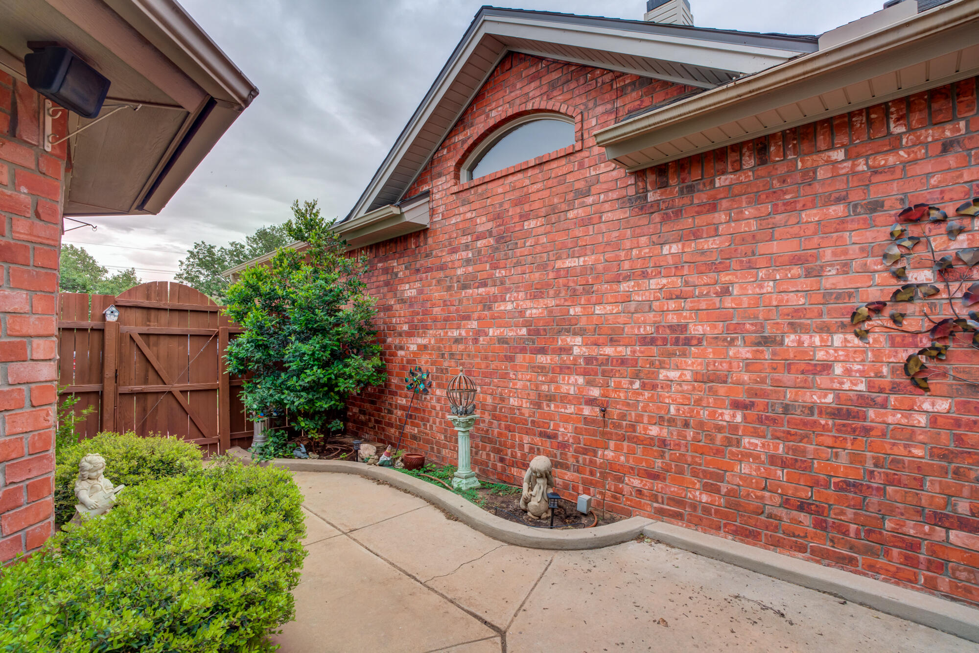 6908 Freeport Avenue Lubbock, TX 79424 - Photo 39 of 44 a view of a backyard