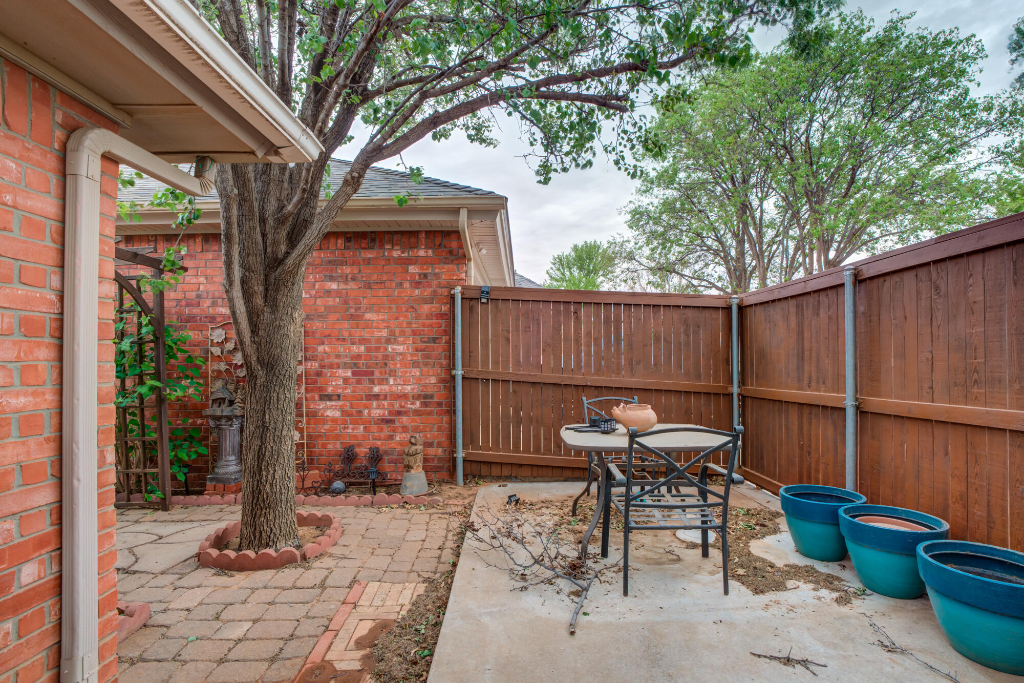 6908 Freeport Avenue Lubbock, TX 79424 - Photo 43 of 44 a backyard of a house with table and chairs