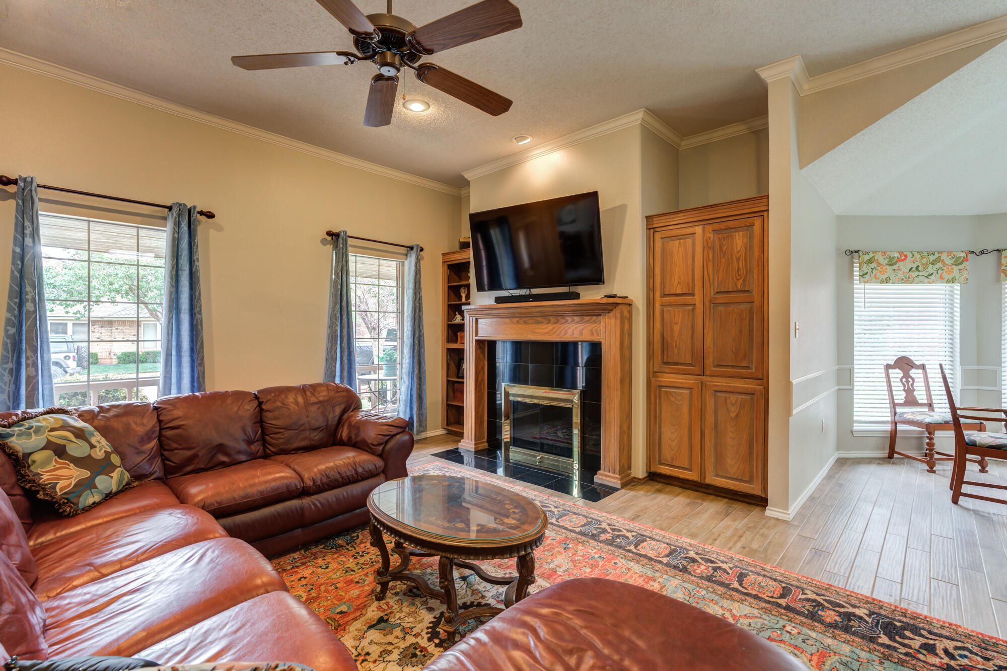 6908 Freeport Avenue Lubbock, TX 79424 - Photo 8 of 44 a living room with furniture and a flat screen tv