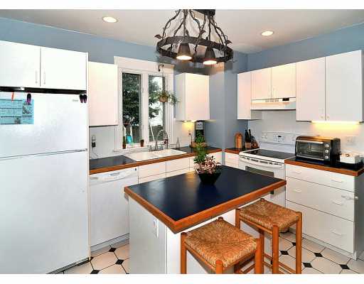 27 Haddon Hill Road Cranston, RI 02905 - Photo 3 of 12 Kitchen.