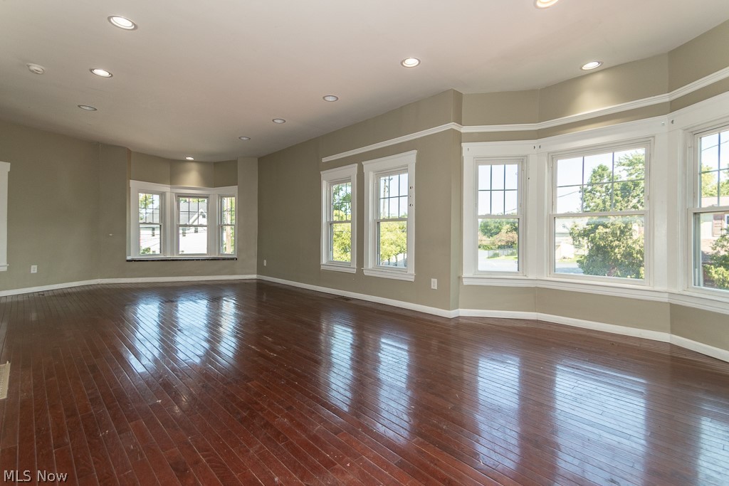 15416 Saranac Road Cleveland, OH 44110 - Photo 3 of 47