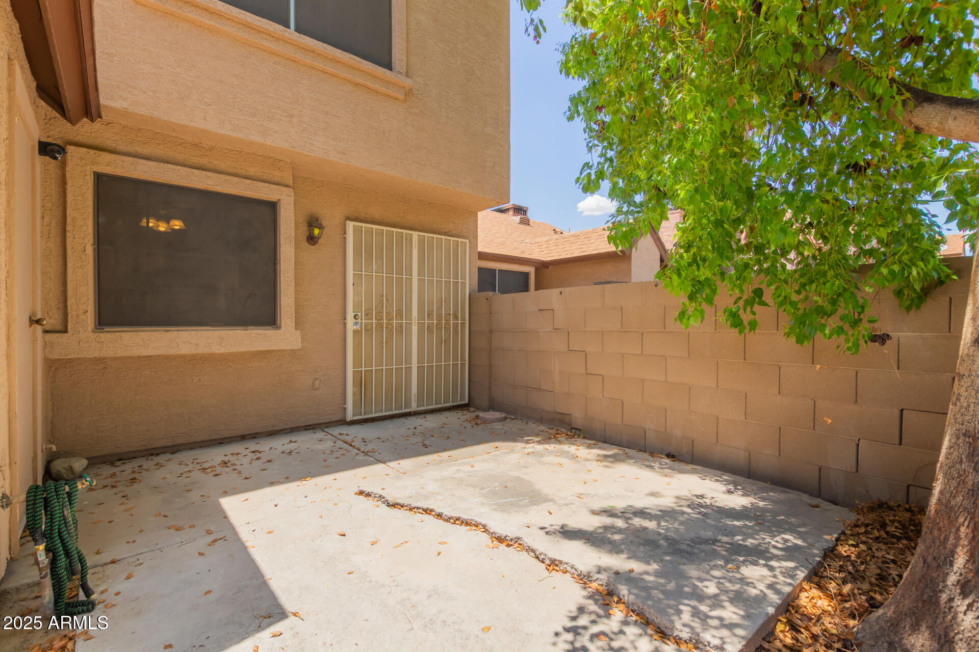 7977 West Wacker Road, Unit 244 Peoria, AZ 85381 - Photo 26 of 34 a view of a backyard of a house