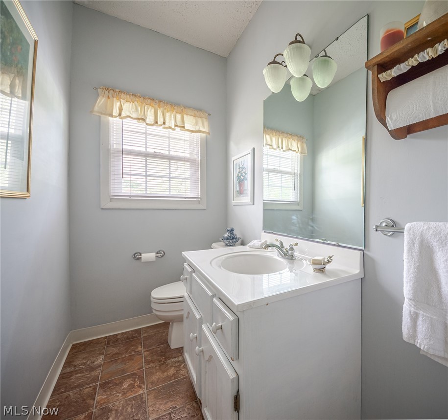 3331 Boyne Road Barberton, OH 44203 - Photo 15 of 22 Half bathroom on the main level.