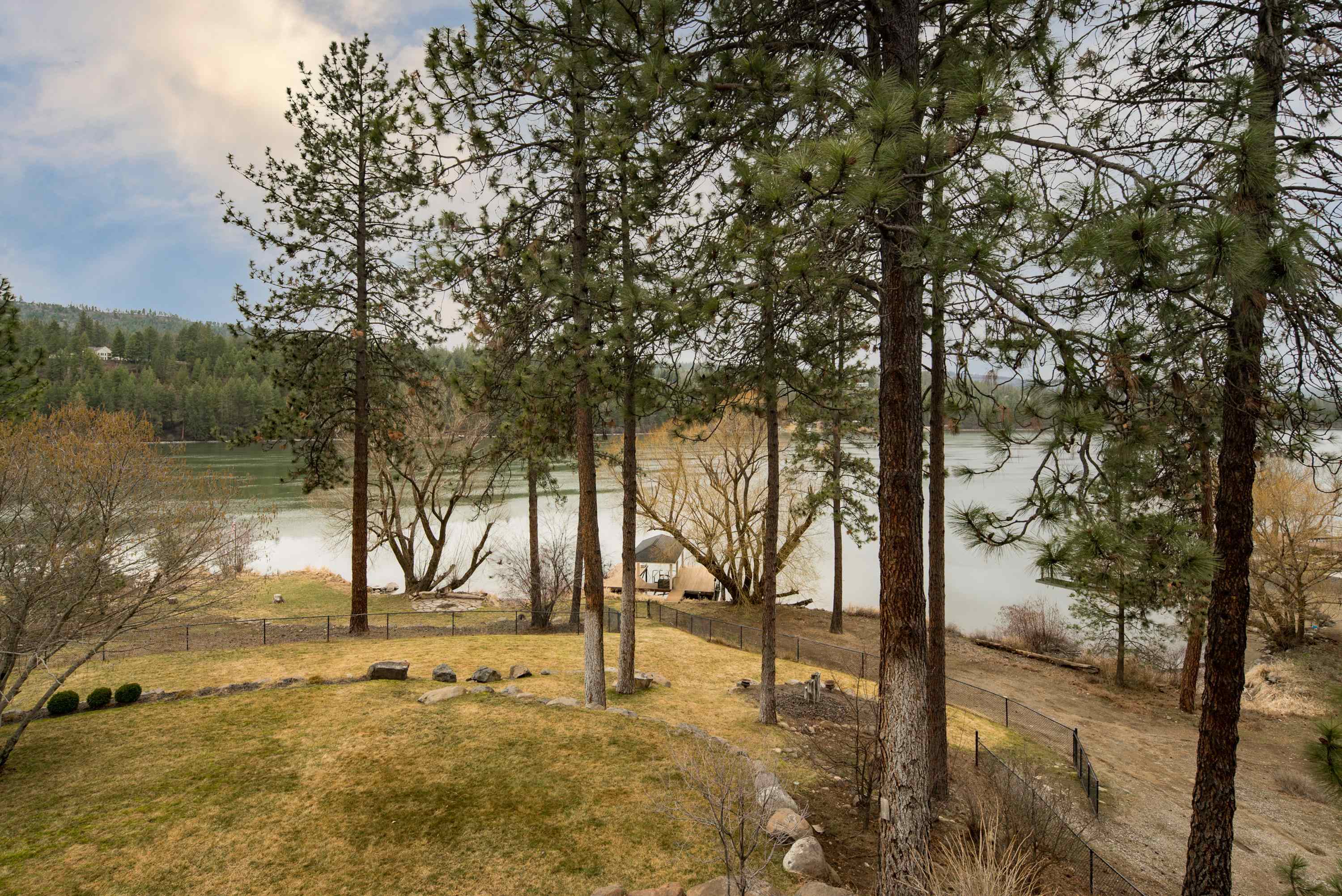 12977 West Shore Road Nine Mile Falls, WA 99026 - Photo 16 of 24 Gallery Image 16