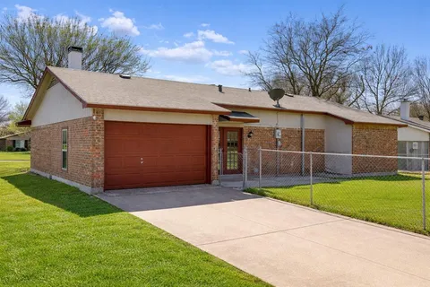 $279,000 | 715 Orchard Court, Duncanville, TX 75137