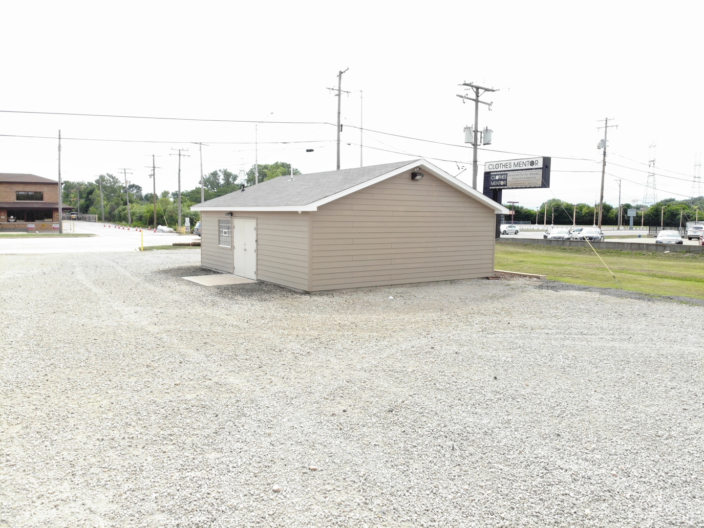 1824 Plainfield Road Crest Hill, IL 60403 - Photo 6 of 8 a house view with a lake view