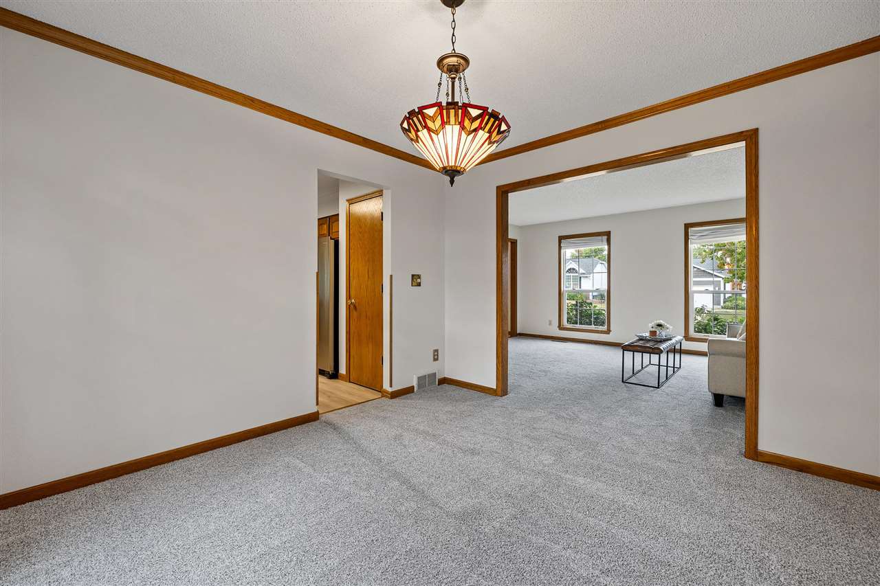 6925 Rockingham Drive Southwest Cedar Rapids, IA 52404 - Photo 10 of 44 Gallery Image 10