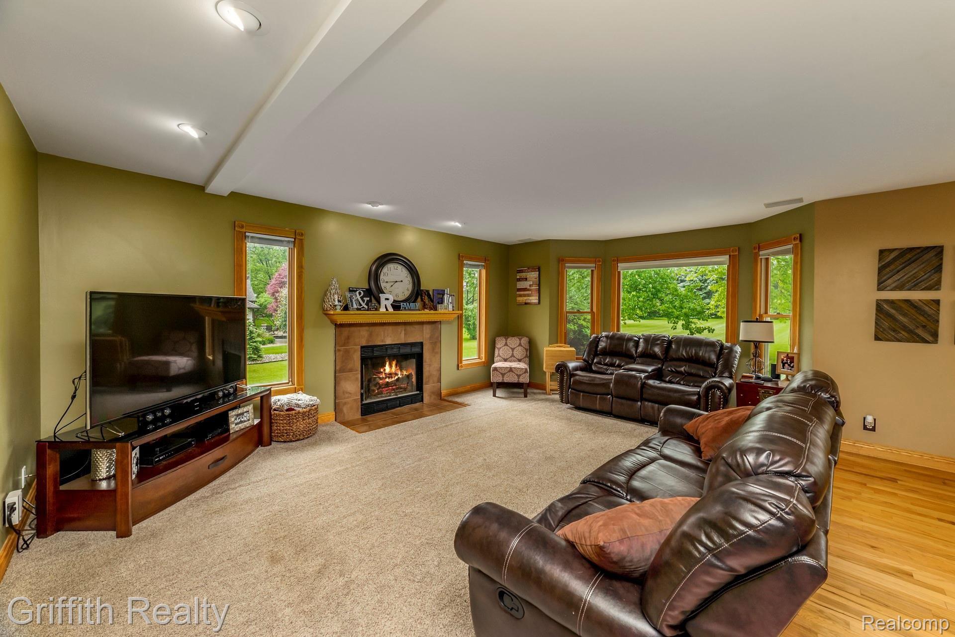 1899 Clover Ridge Drive Howell, MI 48843 - Photo 2 of 28 001-photo-living-room-7163805.jpg