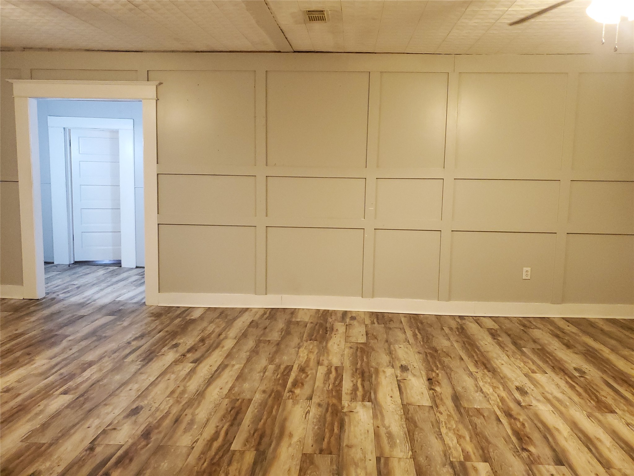 1233 Caldwell Road Angleton, TX 77515 - Photo 14 of 32 a view of an empty room