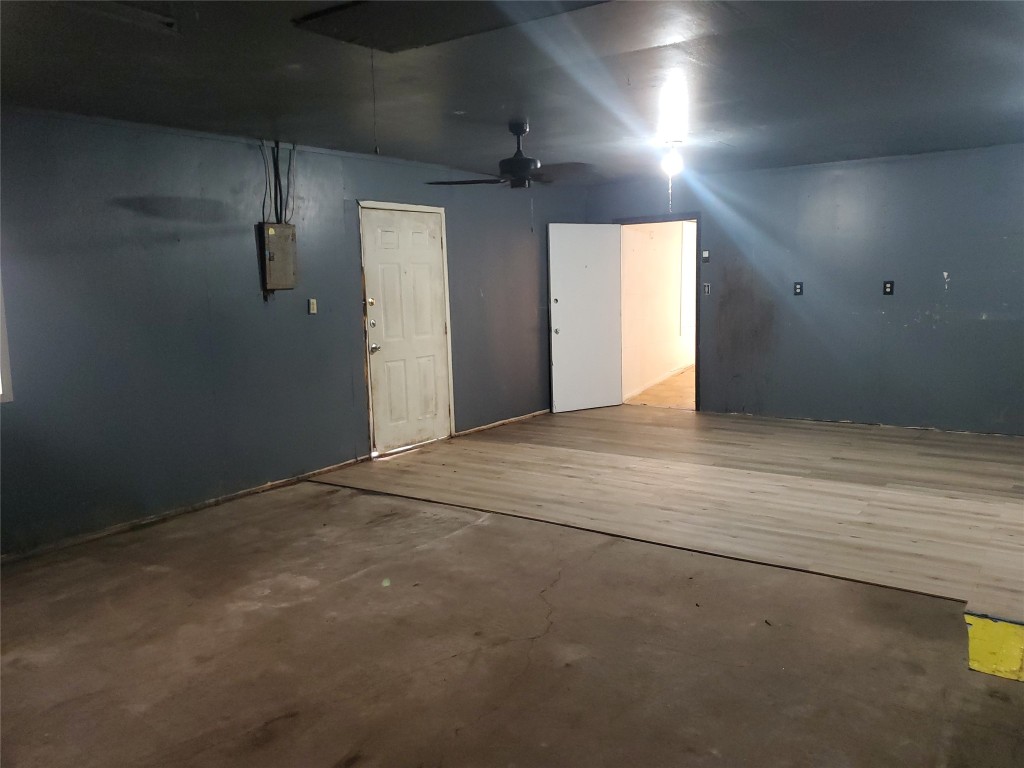 1233 Caldwell Road Angleton, TX 77515 - Photo 32 of 32 a view of an empty room