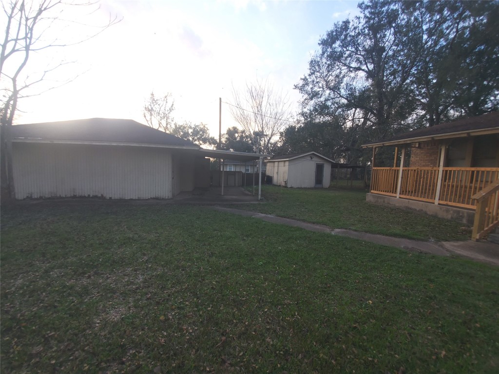1233 Caldwell Road Angleton, TX 77515 - Photo 6 of 32 a view of a backyard