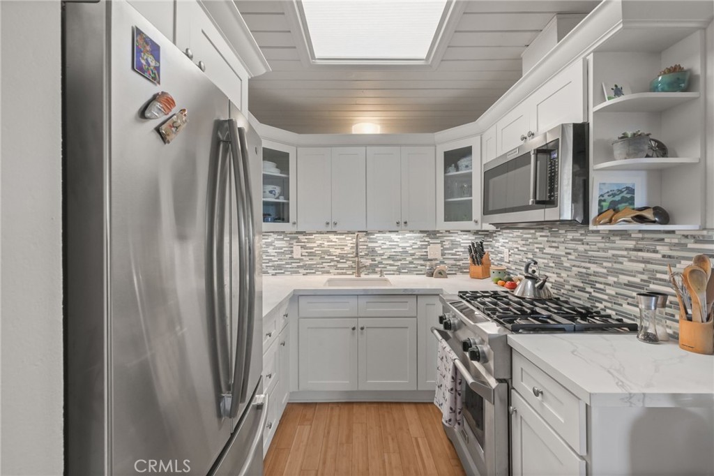 34041 El Contento Dana Point, CA 92629 - Photo 2 of 23 The kitchen was completely remodeled in 2021 with a gas cooktop.