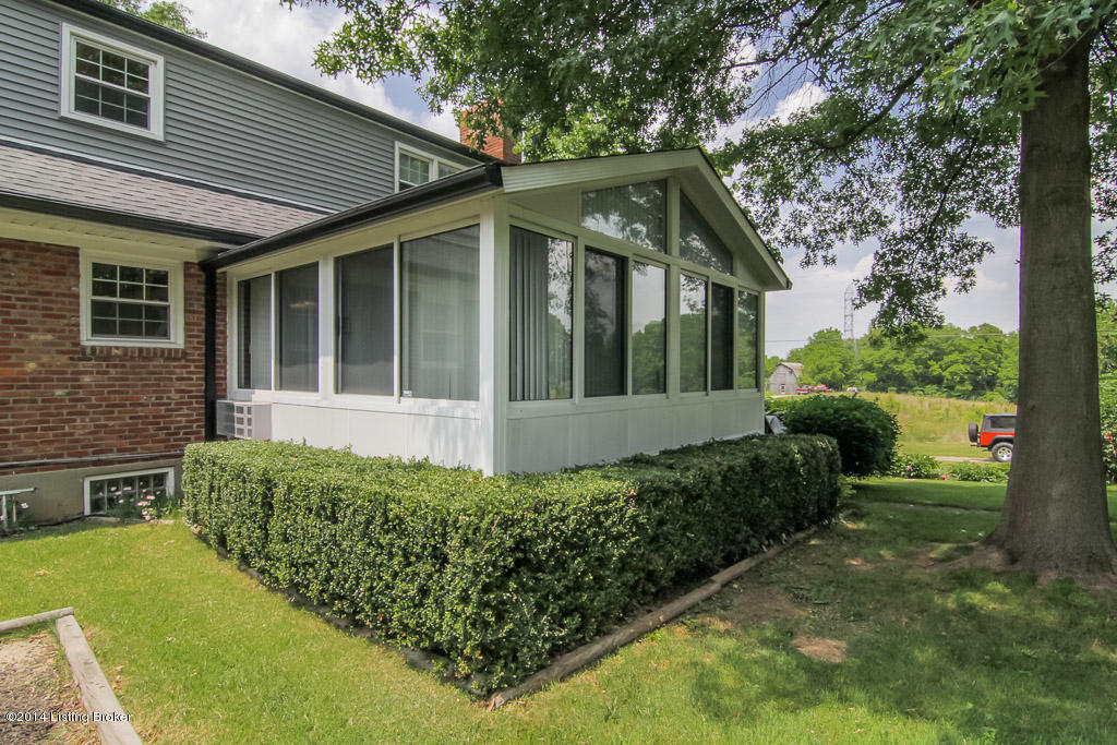 6413 Ridge Cliff Road Louisville, KY 40228 - Photo 45 of 50 0051