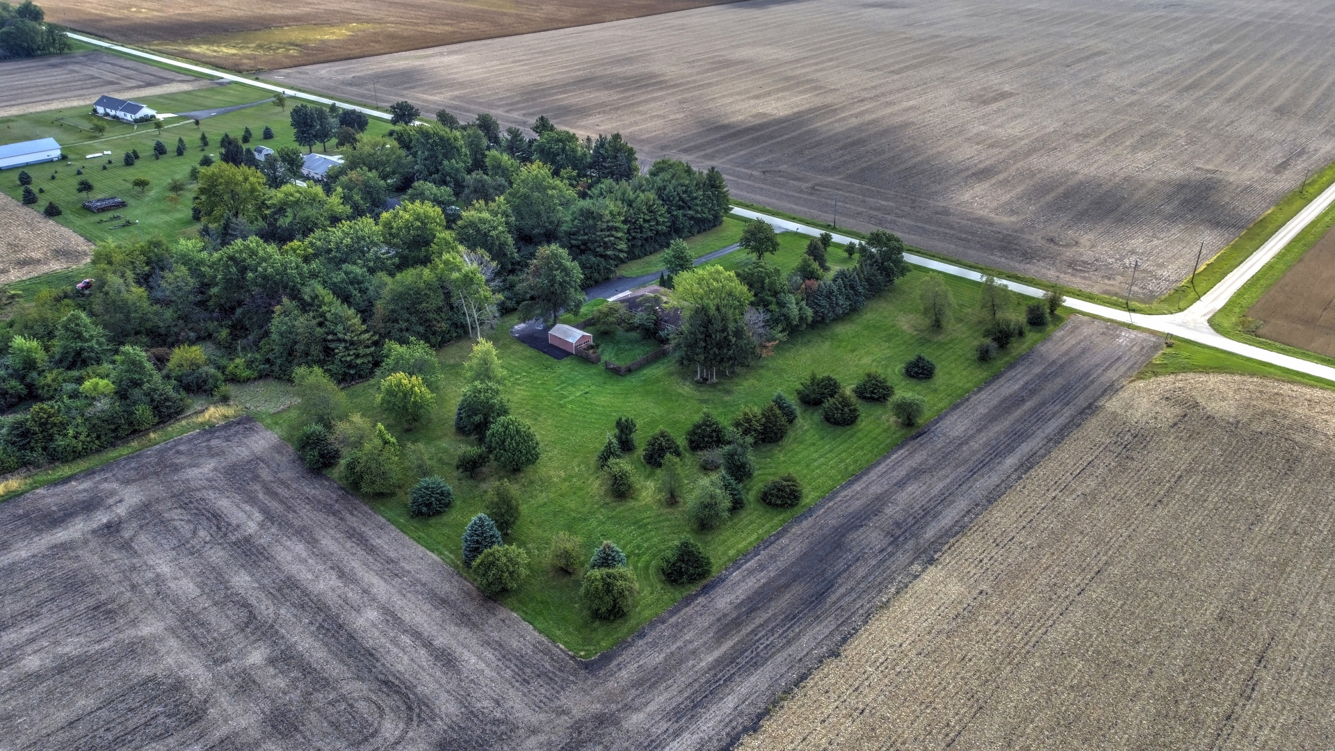1950 Scully Road Dwight, IL 60420 - Photo 12 of 15 a view of a garden with a pathway