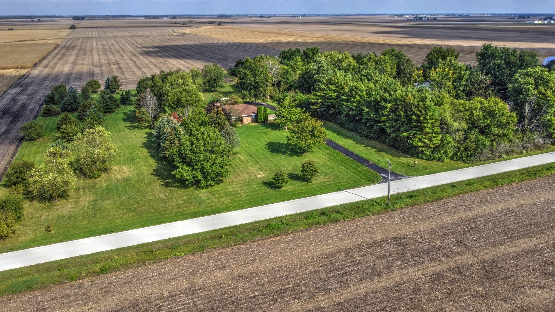 1950 Scully Road Dwight, IL 60420 - Photo 7 of 15 a view of a backyard
