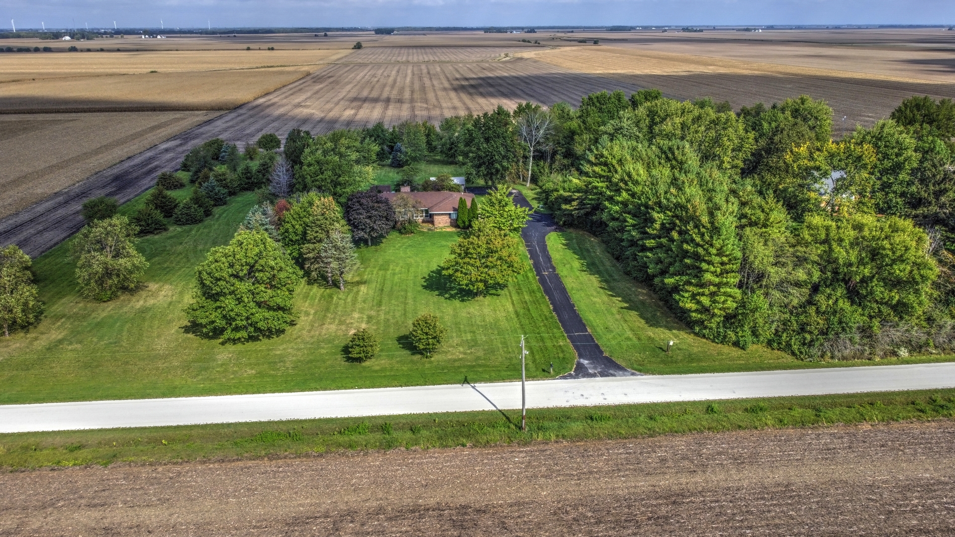 1950 Scully Road Dwight, IL 60420 - Photo 8 of 15 a view of an outdoor space and a lake view