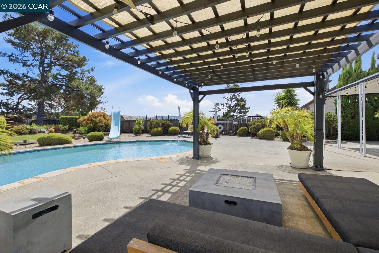 824 Coral Drive Rodeo, CA 94572 - Photo 16 of 41 Gallery Image 16