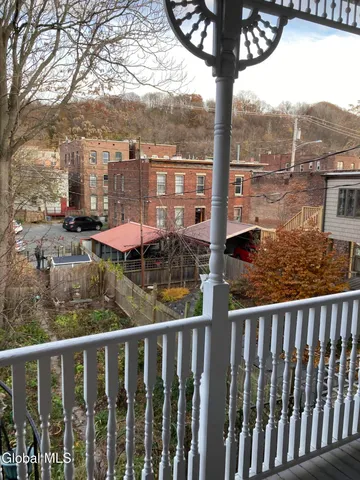 $1,895 | 162 4th Street, Unit 2, Troy, NY 12180