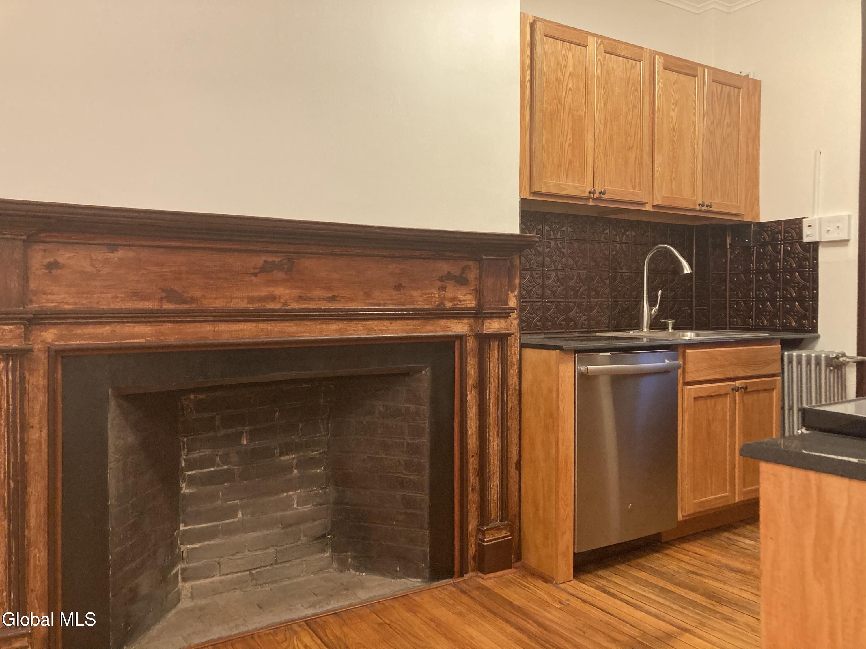 162 4th Street, Unit 2 Troy, NY 12180 - Photo 9 of 23 G