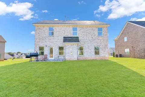 a view of a house with a backyard