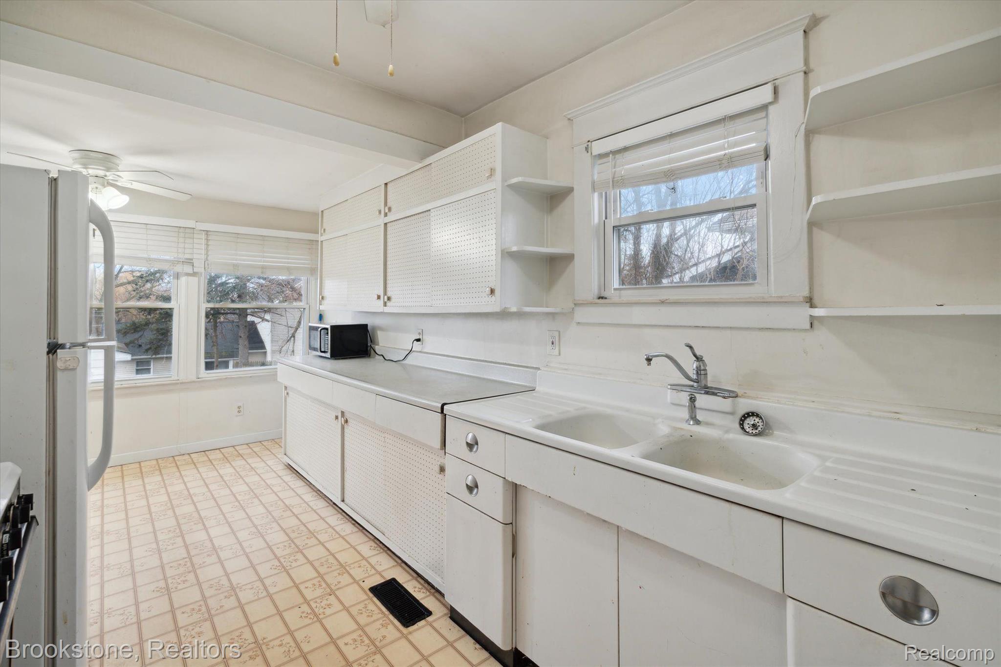 205 Center Street Fenton, MI 48430 - Photo 14 of 25 Gallery Image 14