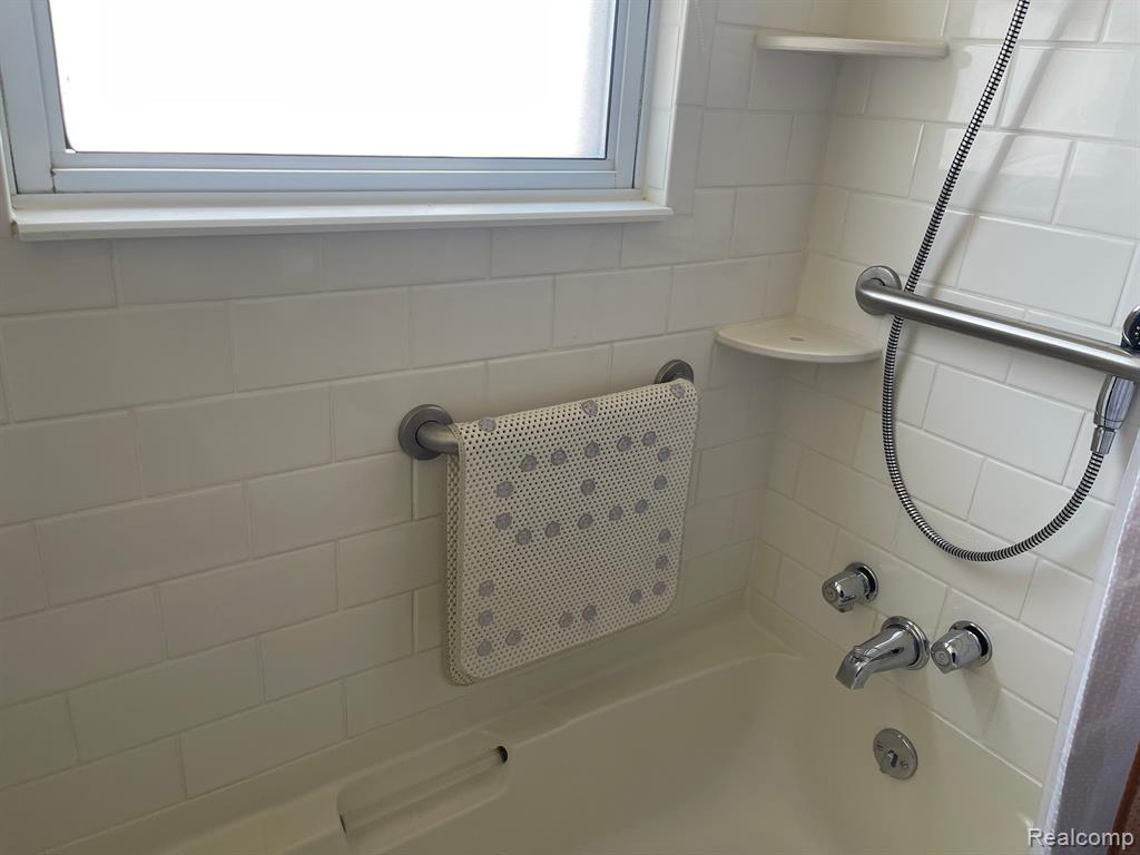 13440 Manchester Road Southgate, MI 48195 - Photo 9 of 29