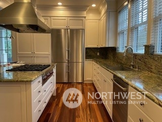 120 Howe Street Seattle, WA 98109 - Photo 4 of 12 Gallery Image 4