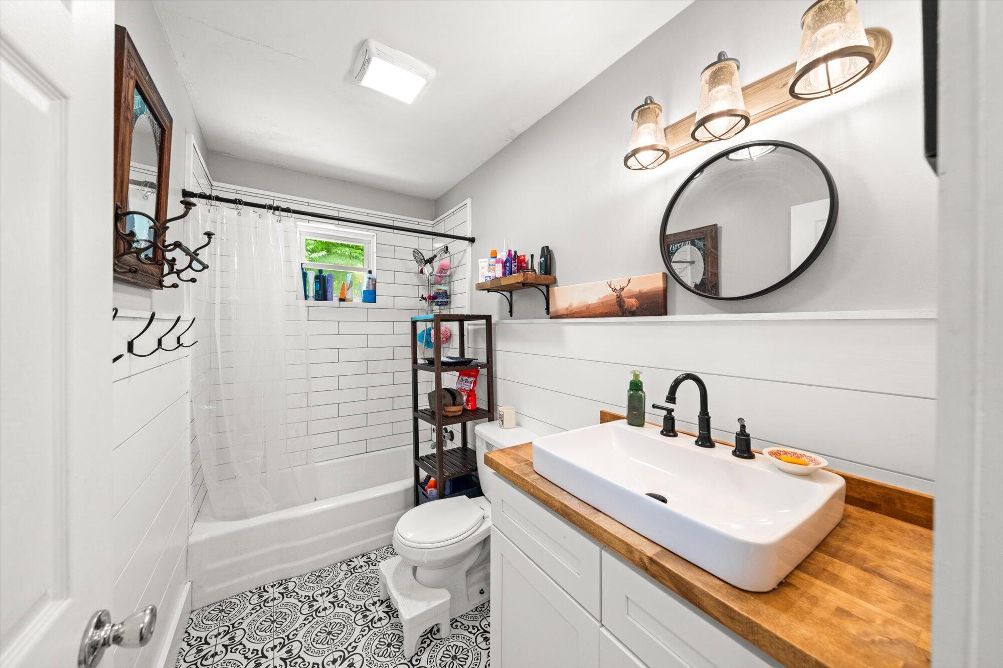 3356 Long Hollow Road Knoxville, TN 37938 - Photo 17 of 37 22-3356-Long-Hollow-Rd-Knoxville-TN-22