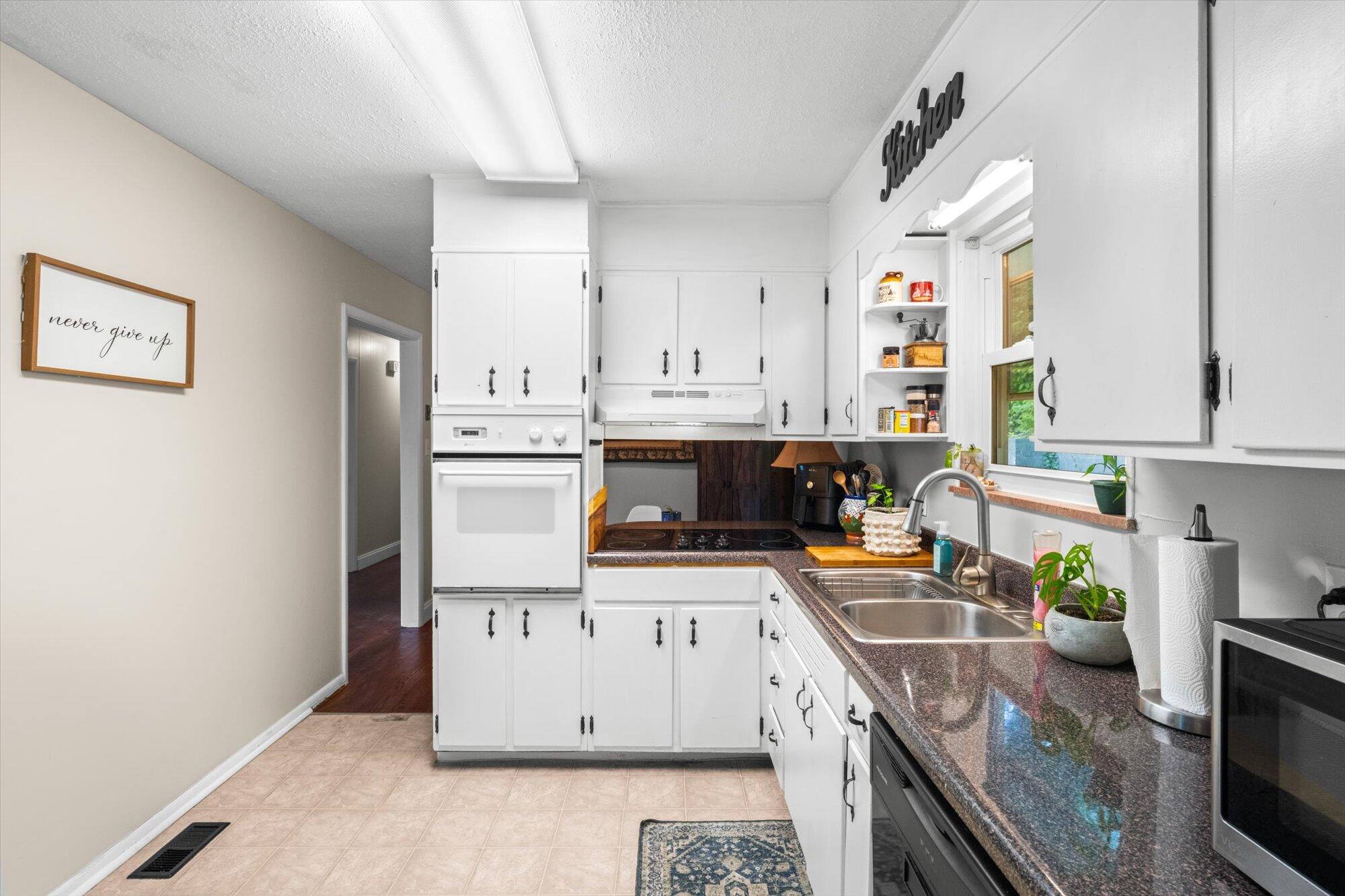 3356 Long Hollow Road Knoxville, TN 37938 - Photo 7 of 37 12-3356-Long-Hollow-Rd-Knoxville-TN-12