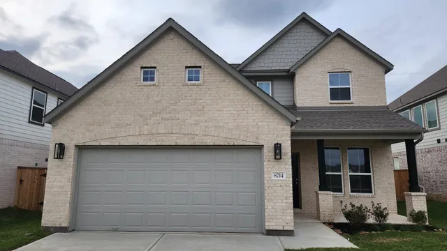 a house view with a outdoor space
