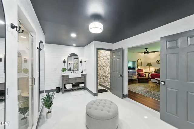 a en suite spacious bathroom with a sink and a mirror