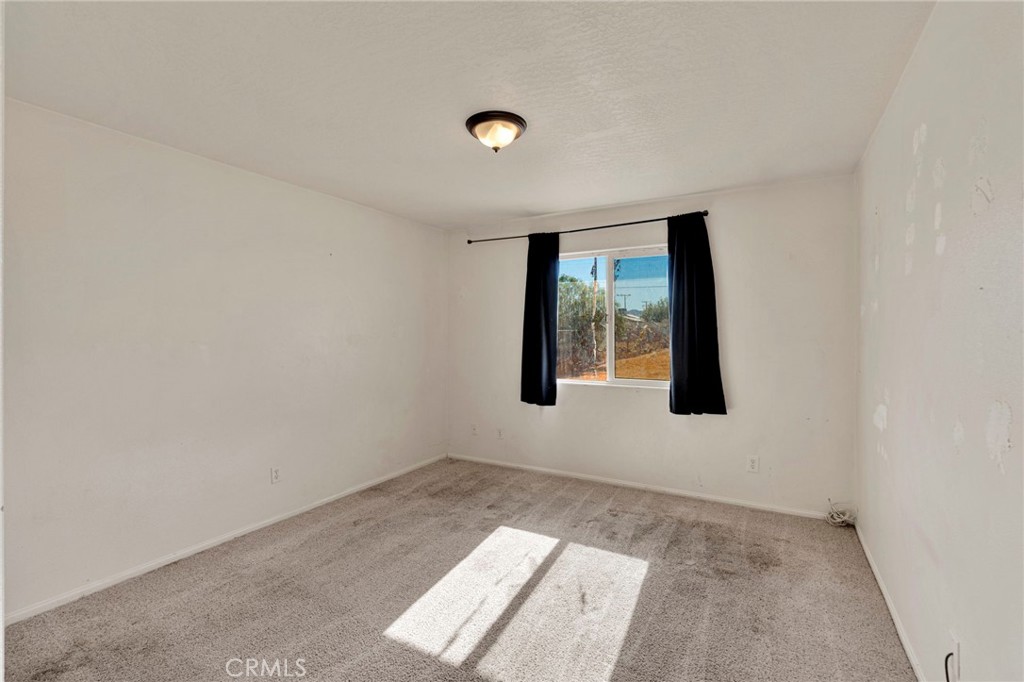 13475 Yakima Road Apple Valley, CA 92308 - Photo 16 of 24