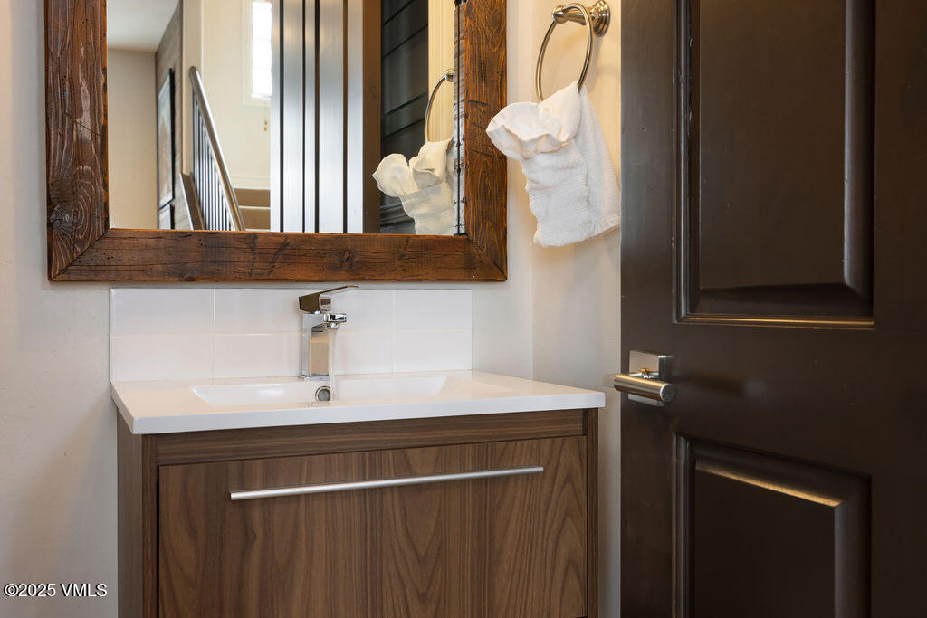 673 Sawatch Drive, Unit E8 Edwards, CO 81632 - Photo 15 of 17 2503_village_th_e8_interior_powder