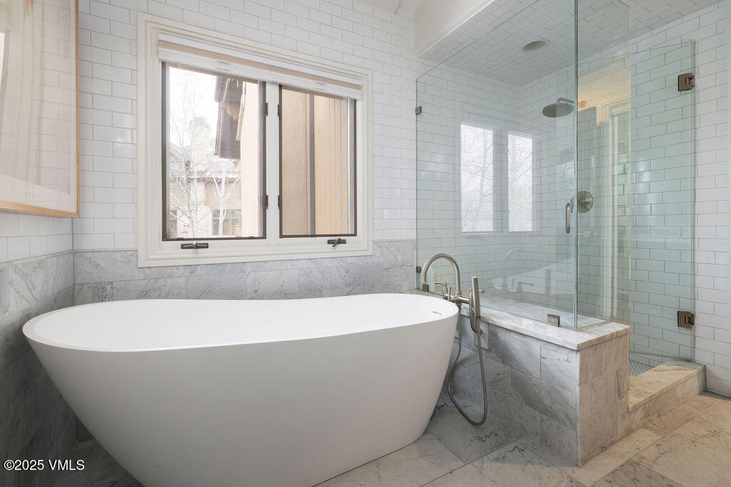 673 Sawatch Drive, Unit E8 Edwards, CO 81632 - Photo 10 of 17 2503_village_th_e8_interior_primary_bath