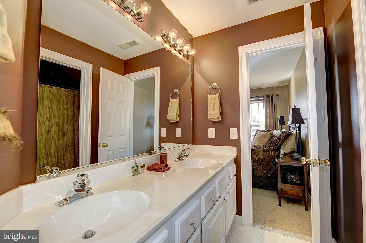19611 Gleedsville Road Leesburg, VA 20175 - Photo 20 of 30 Bath