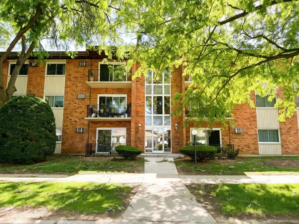 $209,999 | 9723 South Keeler Avenue, Unit 308, Oak Lawn, IL 60453