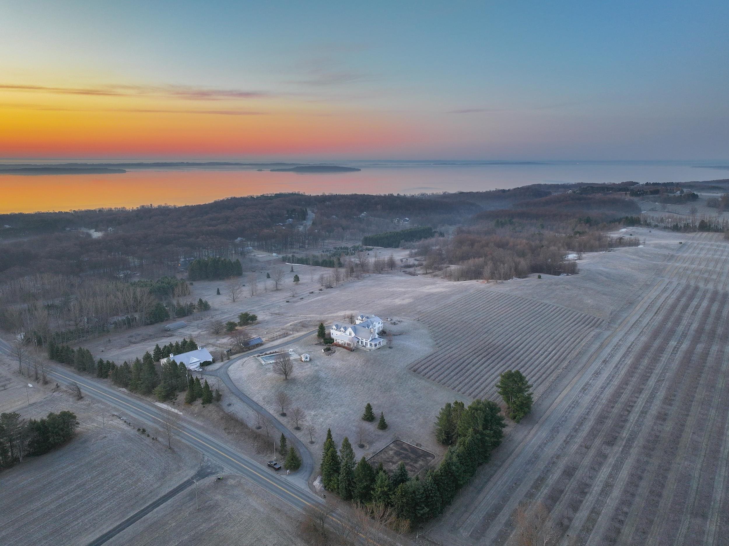 10292 East Fort Road, Unit 1 Suttons Bay, MI 49682 - Photo 6 of 95 Gallery Image 6