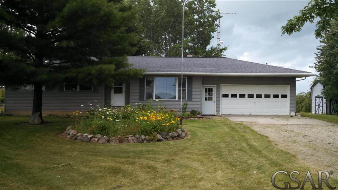 18100 Stuart Road Chesaning, MI 48616 - Photo 2 of 14 31161426-1.JPG