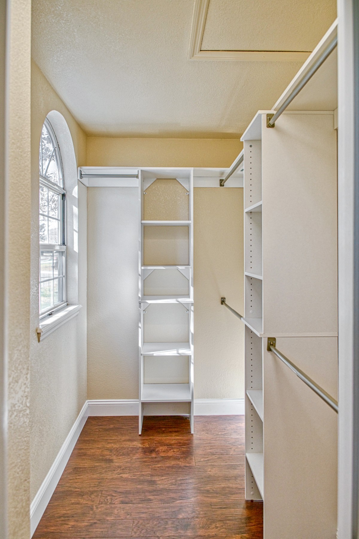 1770 Post Oak Road Cookeville, TN 38506 - Photo 17 of 39 PRIMARY WALK IN CLOSET. SO SPACIOUS!