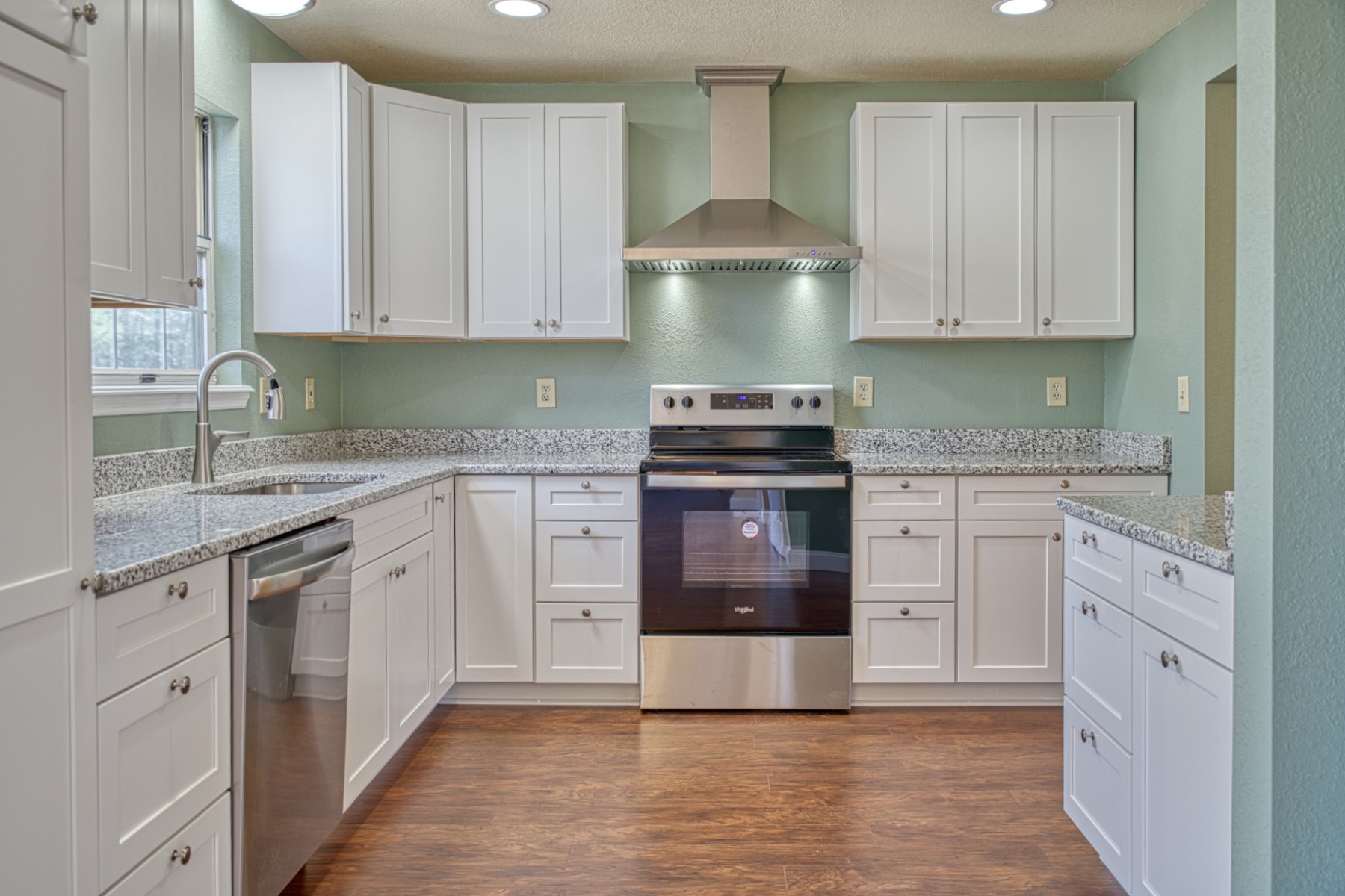 KITCHEN WITH BRAND NEW FLOORING, NEW APPLIANCES