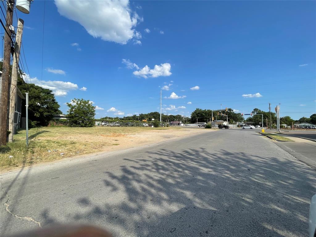 2810 Fincher Road Haltom City, TX 76117 - Photo 3 of 8 a view of an ocean and swimming pool